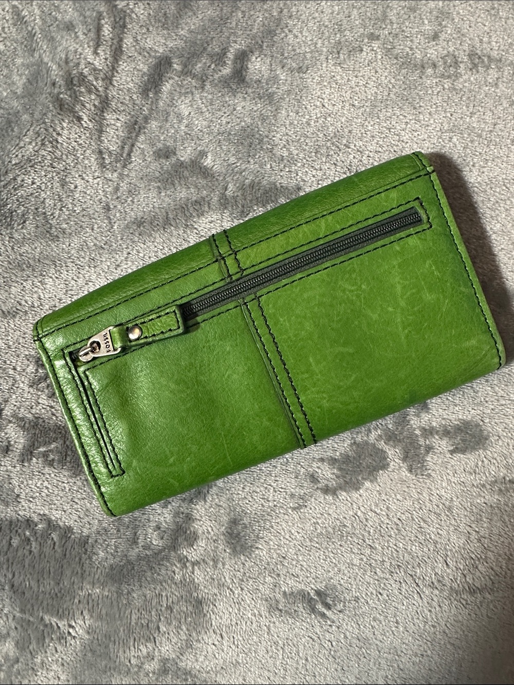EUC Fossil Green Leather Trifold Wallet 💚 - Picture 2 of 13